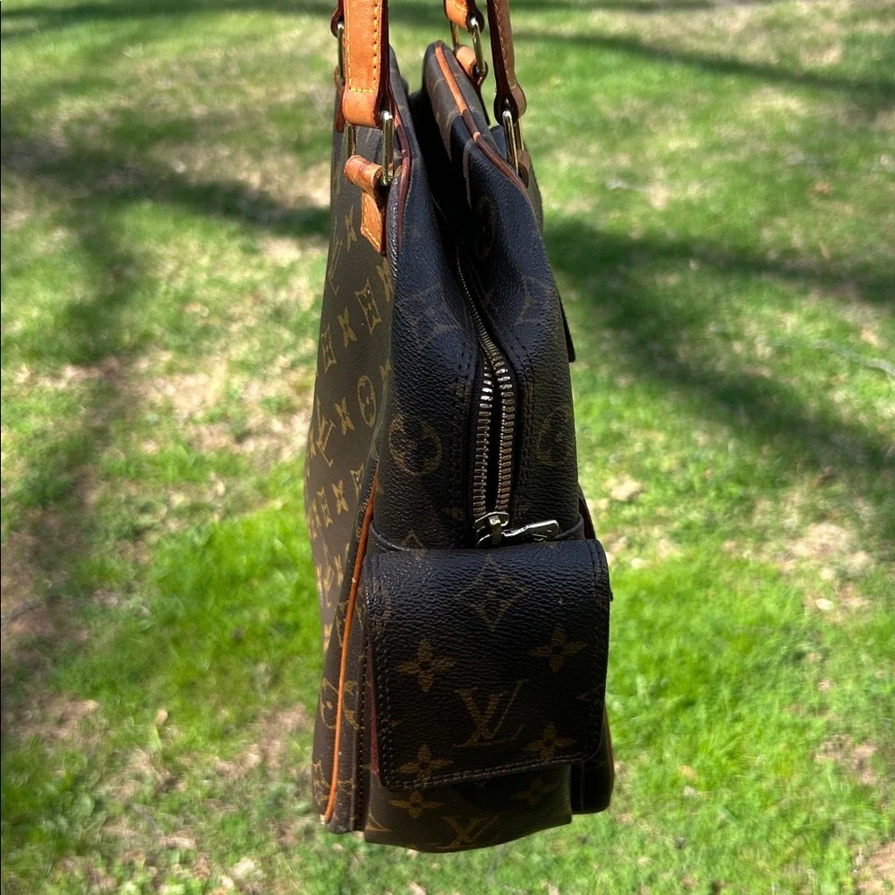 ‼️1 HR SALE‼️ ✨Louis Vuitton Monogram Excentri-Cite Handbag✨